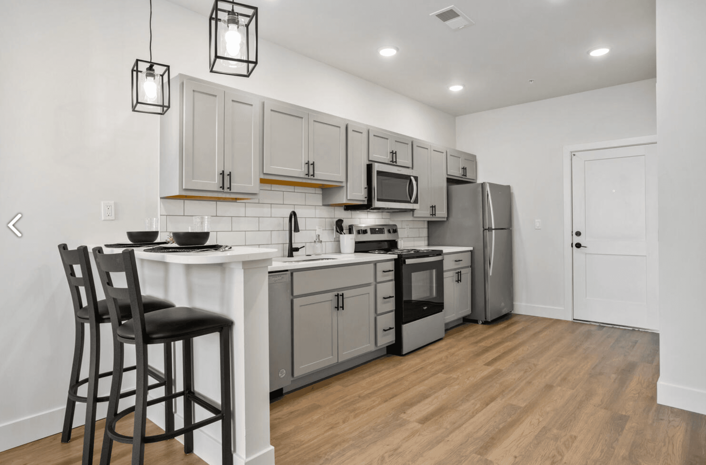 SPRING27 Sublease at a luxury sold out 1 bedroom middle of green st โ photo 3