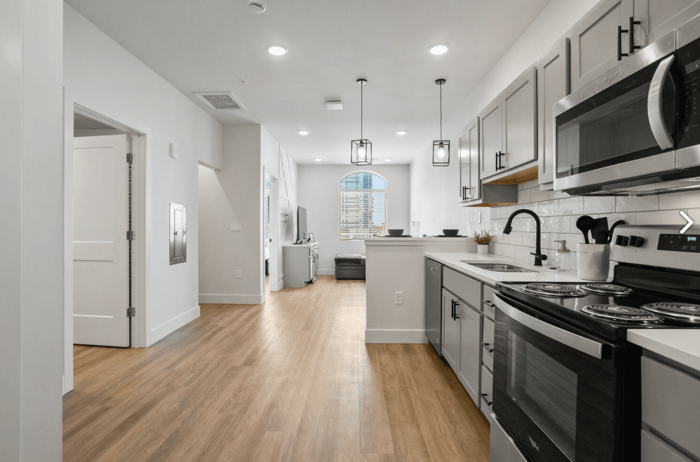 SPRING27 Sublease at a luxury sold out 1 bedroom middle of green st — photo 1